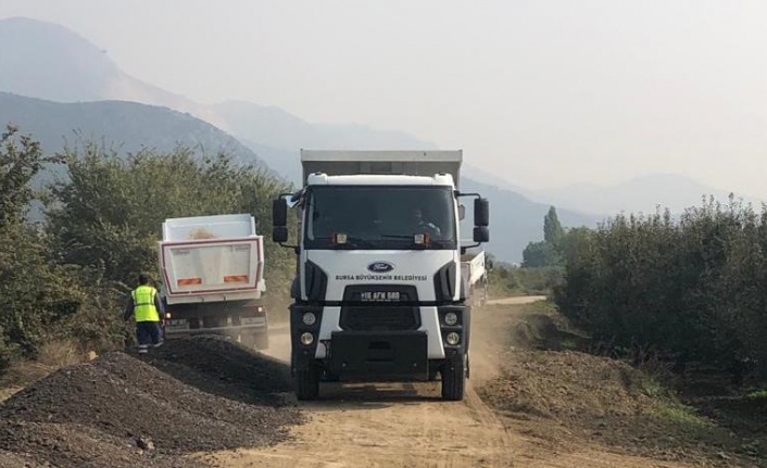 Gürsu’da tarıma giden yollar iyileştiriliyor